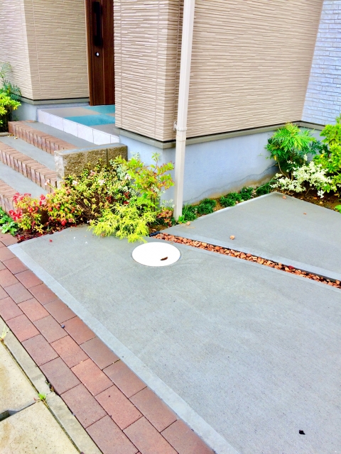 後悔しない庭づくり！コンクリート舗装のメリット・デメリットと最新トレンドを徹底解説