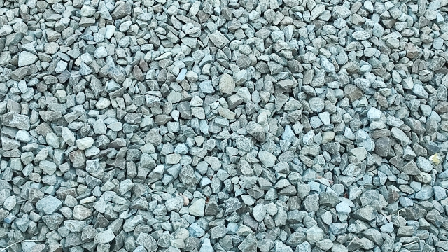 【プロが教える】砕石舗装の「厚み」が寿命を決める！失敗しない基準とコストの相場