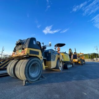 【プロが教えるアスファルト舗装の「最適な厚み」とは？長持ちする駐車場・道路づくりの秘訣】