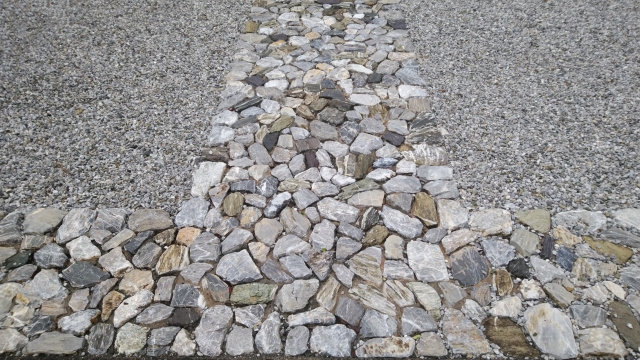 【アスファルト舗装で庭が変わる！】外構のプロが教えるメリット・費用・後悔しないための活用ガイド