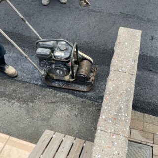 【私道のコンクリート舗装ガイド】耐用年数20年超を実現するメリットと後悔しない費用相場