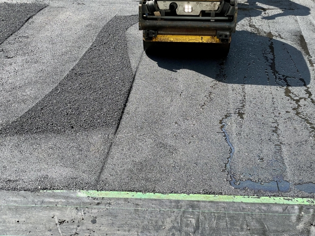 【アスファルト舗装・私道の解体】相場と坪単価は？トラブルを防ぐ工事実績と注意点をプロが解説