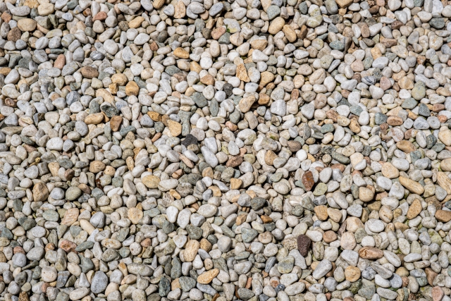 【プロが教える】砕石舗装を長持ちさせる補修の極意：凸凹や水たまりを解消する最新メンテナンス術