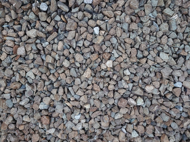 【2026年最新】砕石舗装の単価相場と見積もりを左右する3つの要素