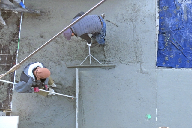 【2026年最新】コンクリート舗装の費用相場は？安く抑えるコツと失敗しない業者の選び方